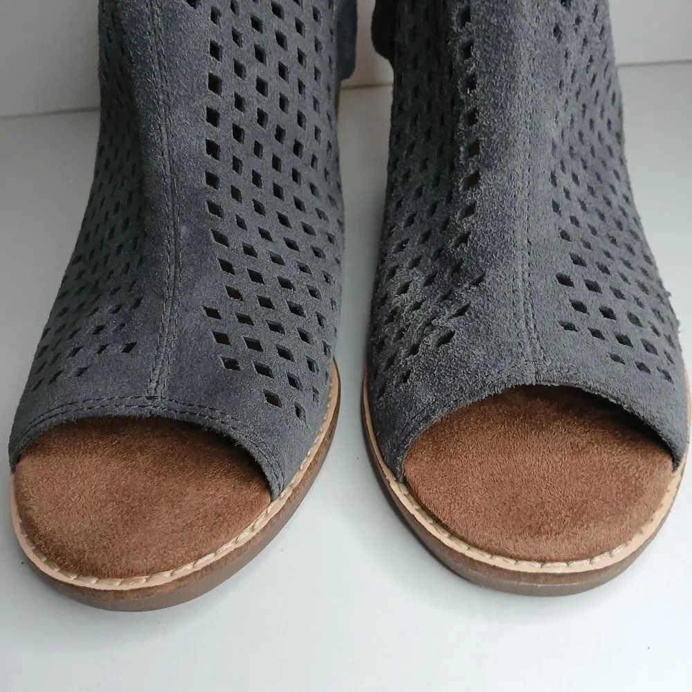 TOMS Women's Majorca Boots Size 8.5 Block Heel Open Toe Grey Suede Boho Shoes‎